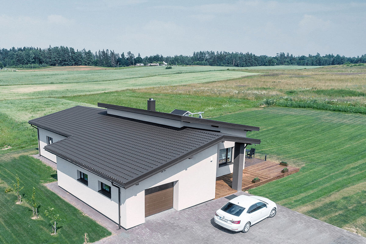 Pigiausios stogo dangos – trapecinė skarda, plieninė čerpinė danga ir kiti ekonomiški sprendimai