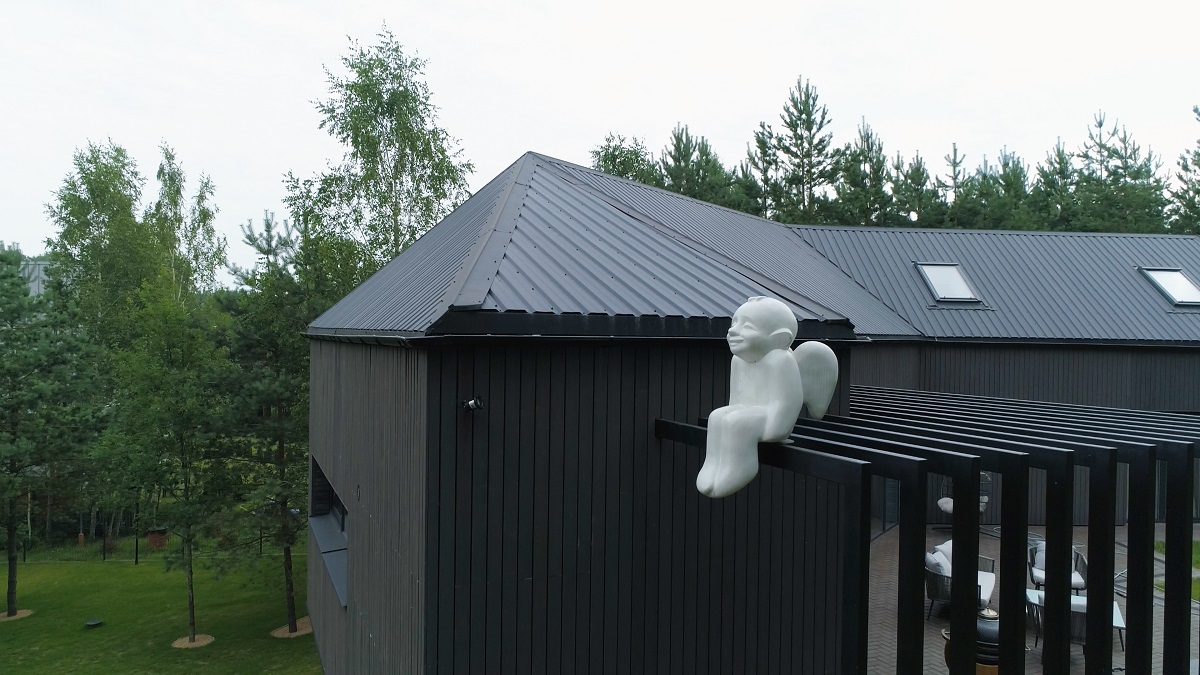 trapecine-skarda-fasadui-montavimas